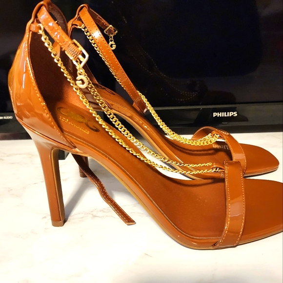 Shoes - Picture 2 of 4